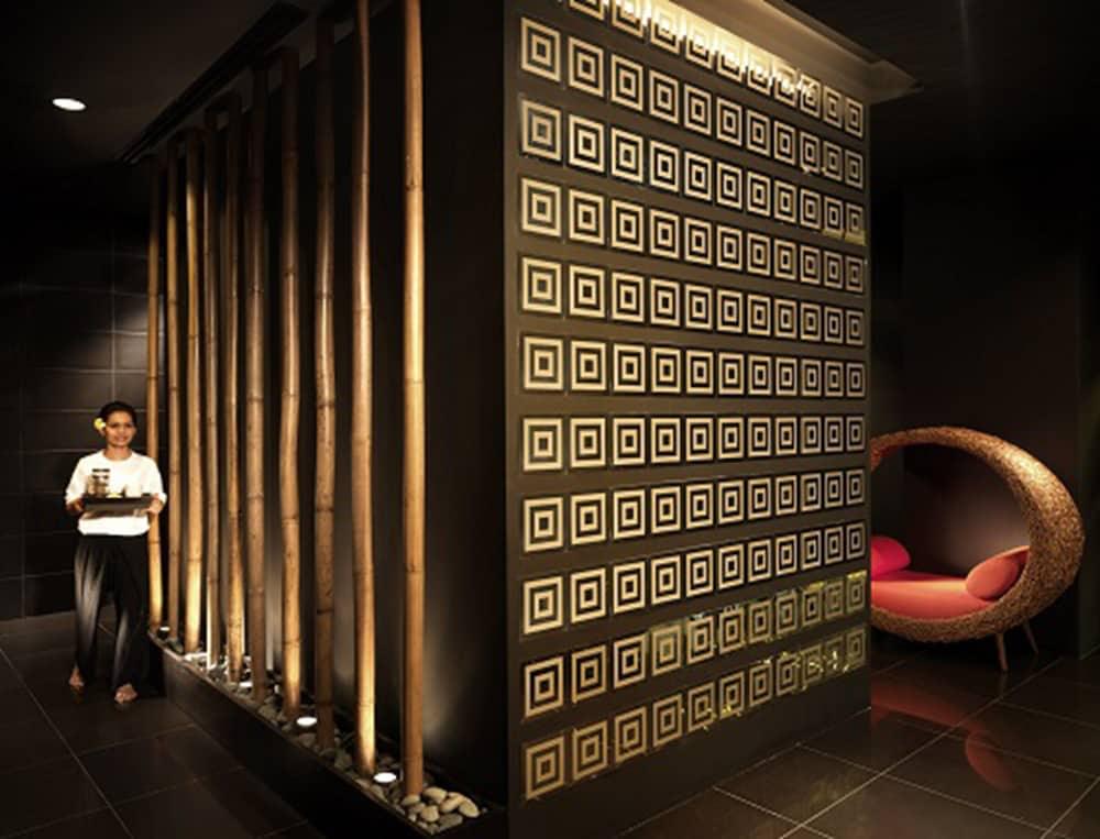 Hotel One World