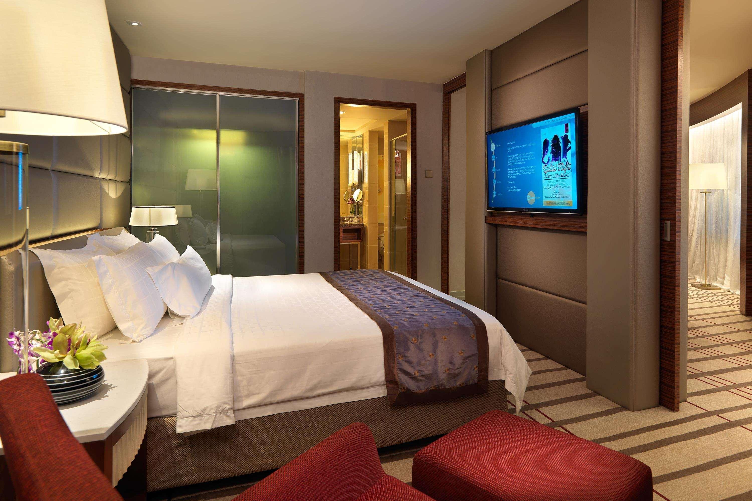 Hotel One World 5*