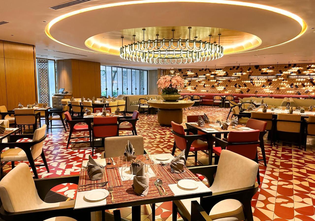 Hotel One World 5*