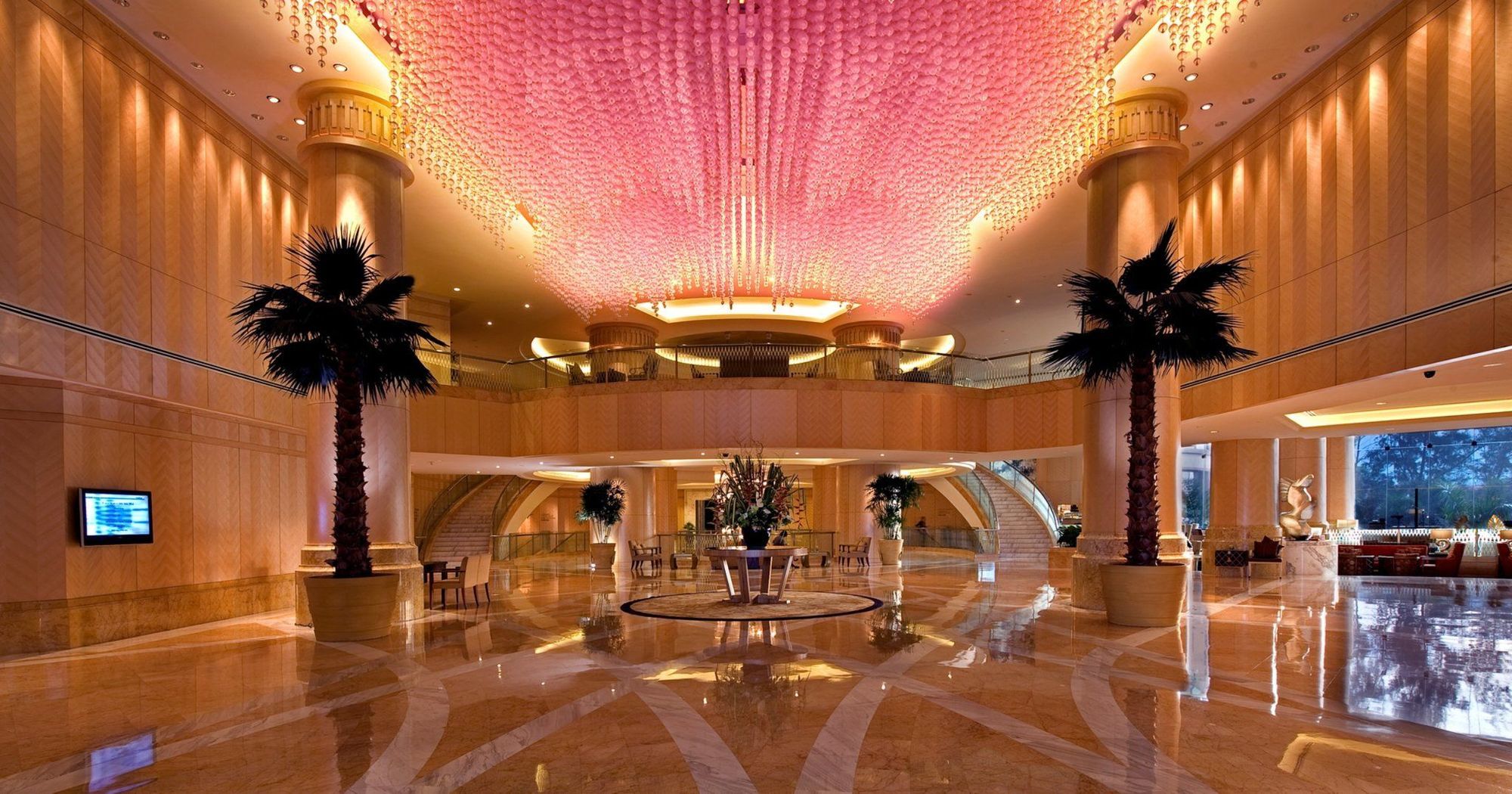 Hotel One World 5*